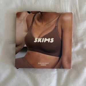 SKIMS Seamless Sculpt Bandeau in Deep Brown